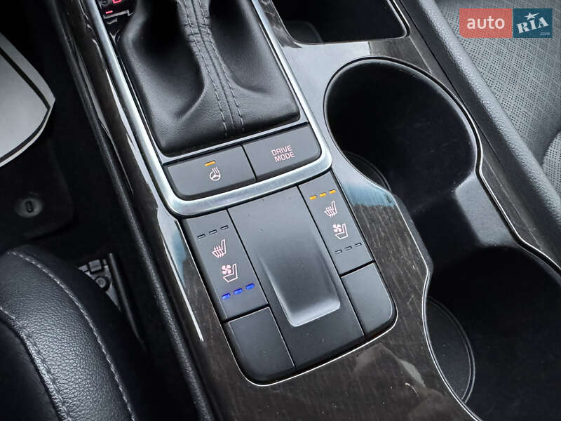 Седан Kia Optima 2017 в Киеве