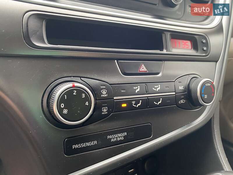 Седан Kia Optima 2015 в Николаеве