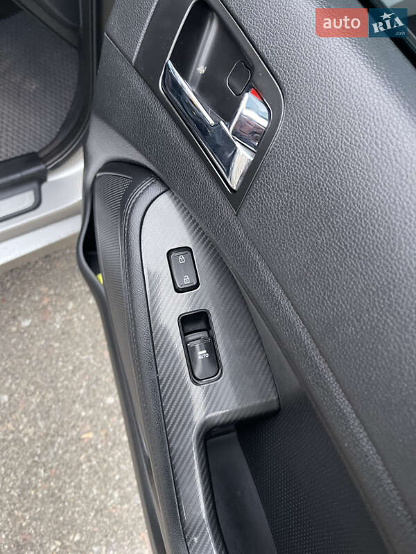 Седан Kia Optima 2011 в Киеве