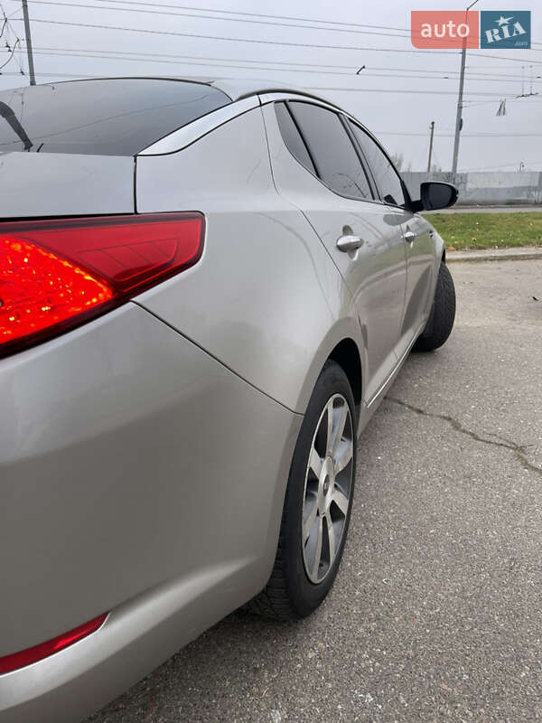 Седан Kia Optima 2011 в Киеве