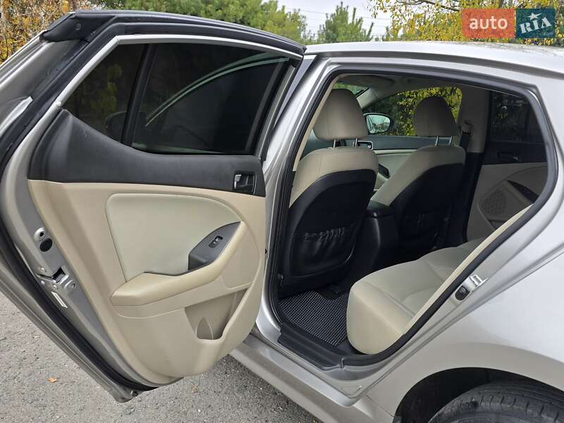 Седан Kia Optima 2014 в Хмельницком