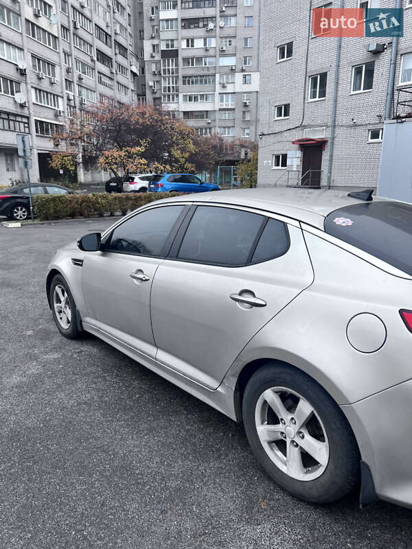 Седан Kia Optima 2013 в Днепре