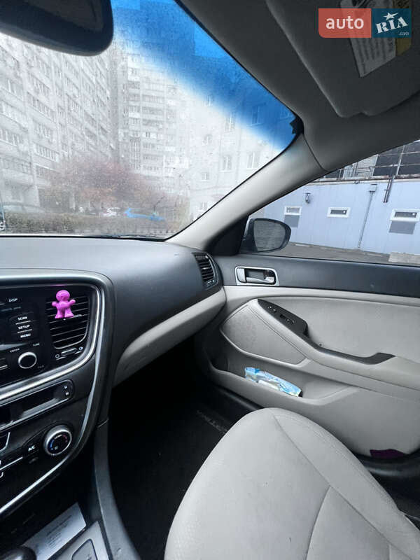 Седан Kia Optima 2013 в Днепре