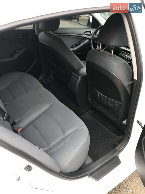 Седан Kia Optima 2015 в Полтаве
