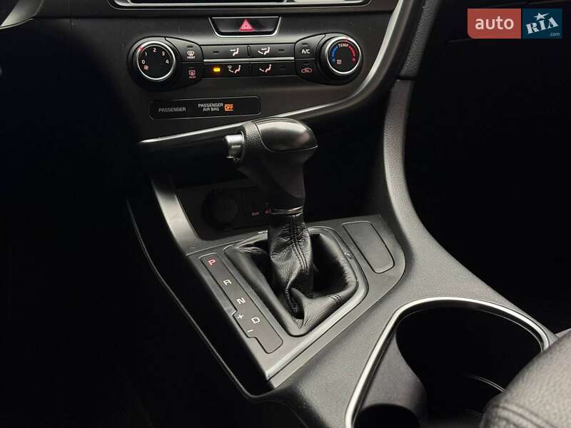 Седан Kia Optima 2015 в Киеве