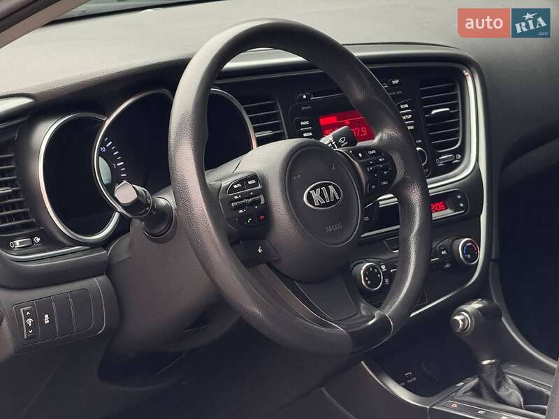 Седан Kia Optima 2015 в Киеве