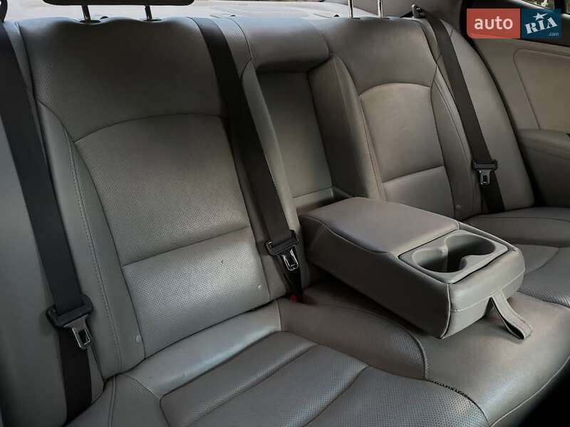 Седан Kia Optima 2014 в Львове