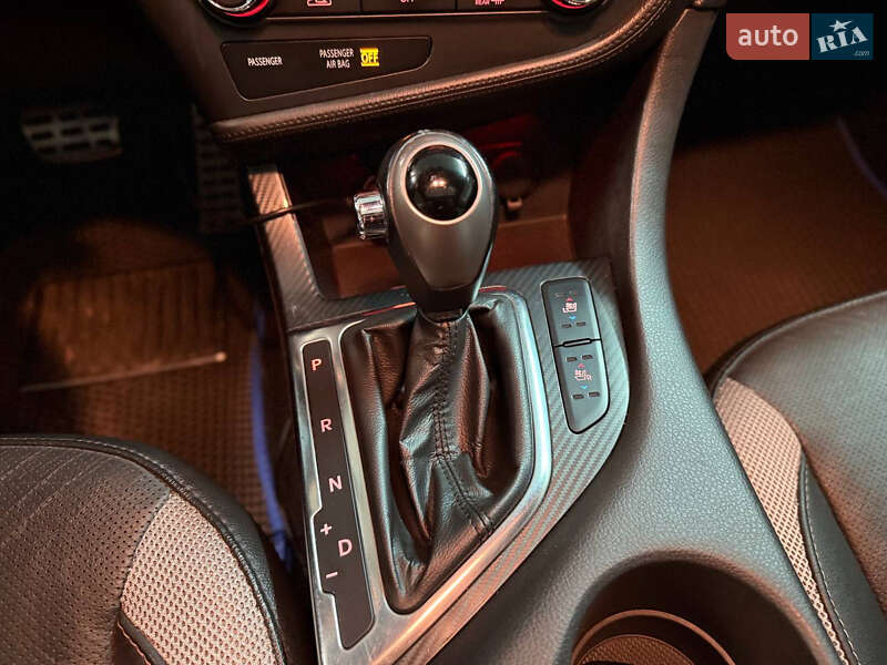 Седан Kia Optima 2012 в Дніпрі