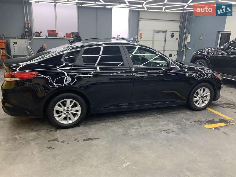 Седан Kia Optima 2017 в Ивано-Франковске