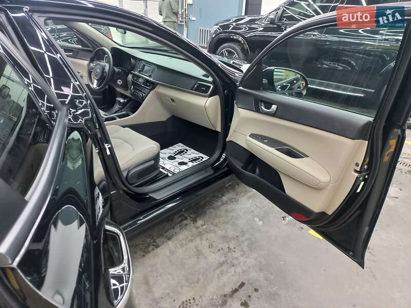 Седан Kia Optima 2017 в Ивано-Франковске