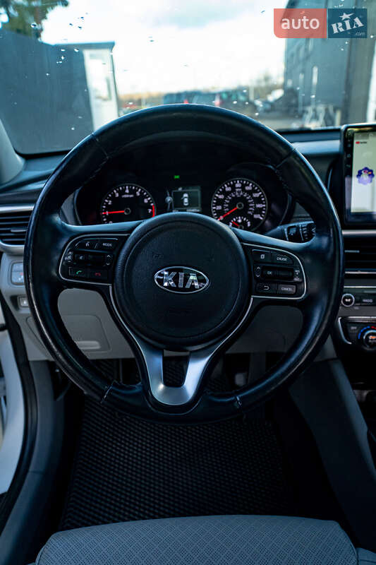 Седан Kia Optima 2016 в Бурштыне