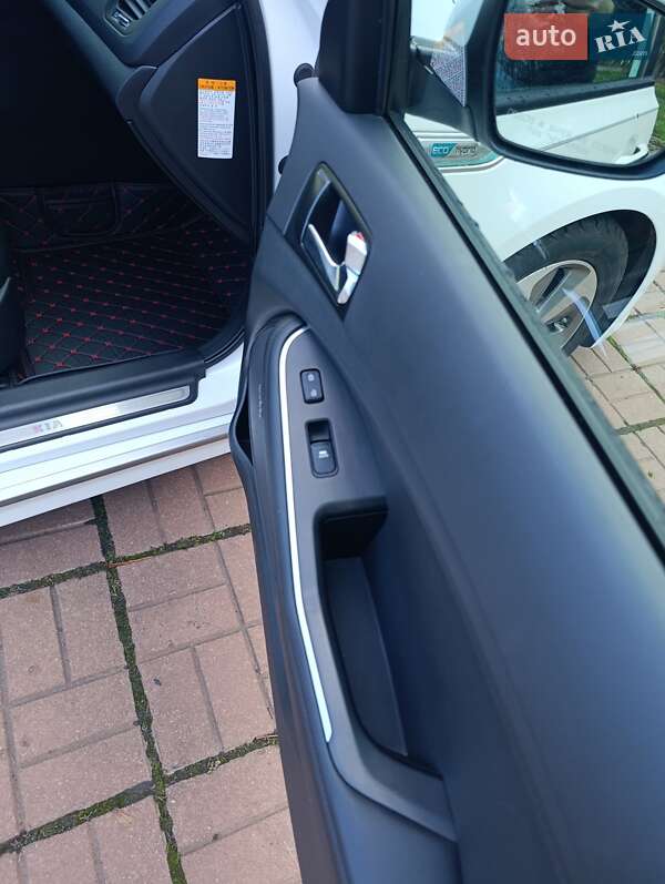 Седан Kia Optima 2014 в Киеве