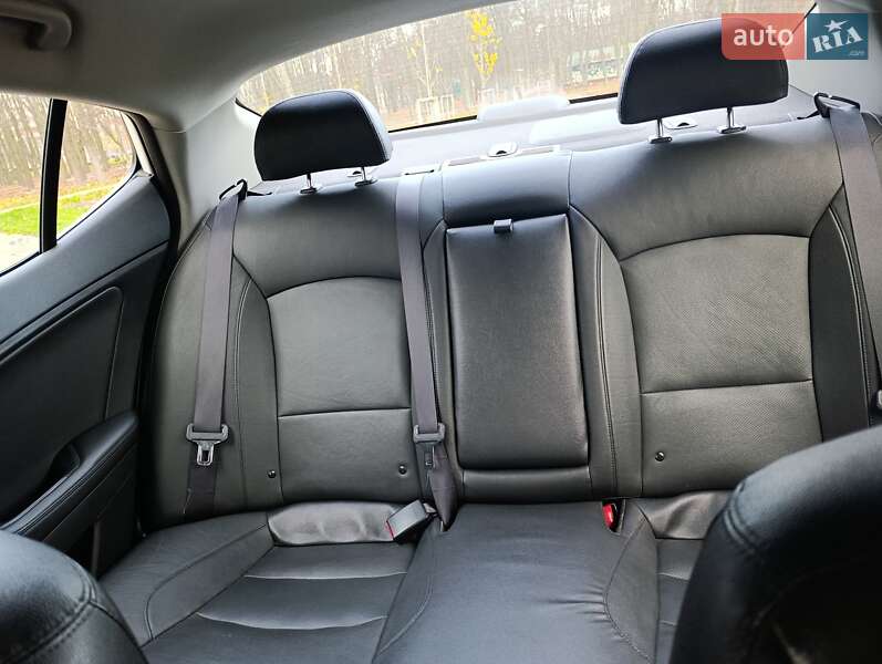 Седан Kia Optima 2014 в Киеве