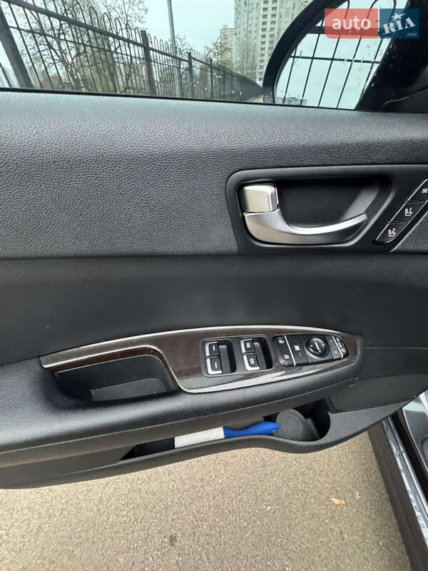 Седан Kia Optima 2017 в Киеве