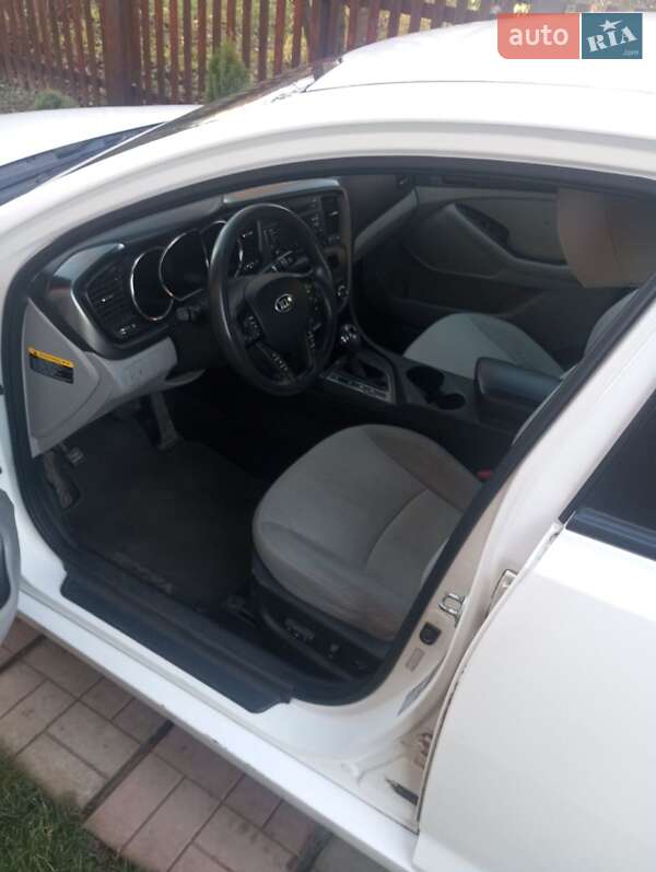 Седан Kia Optima 2013 в Отинії