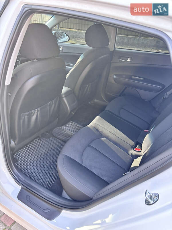 Седан Kia Optima 2017 в Полтаве