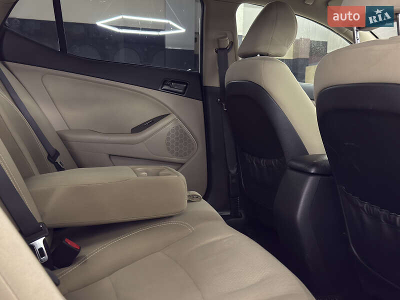 Седан Kia Optima 2011 в Николаеве