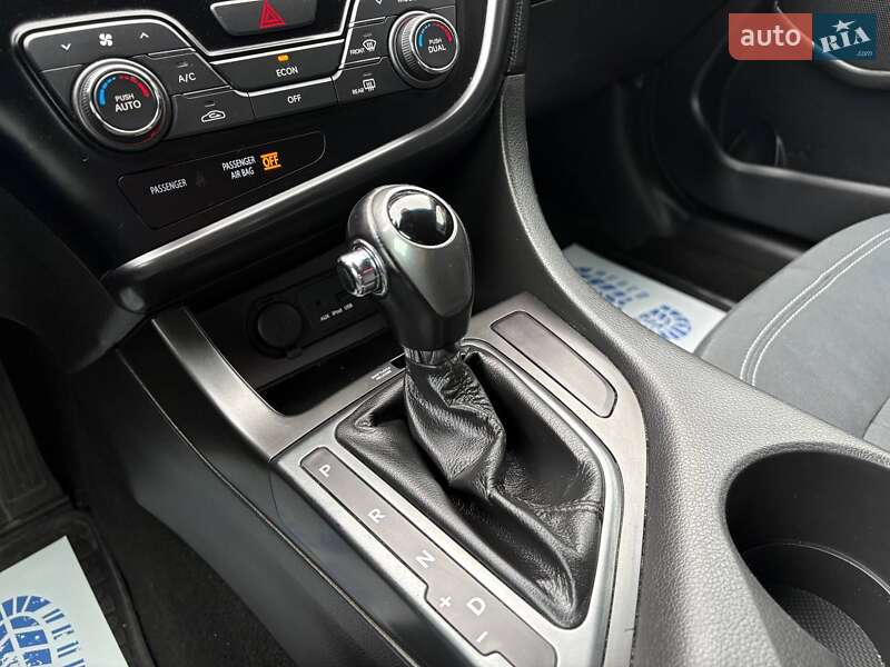 Седан Kia Optima 2012 в Виннице