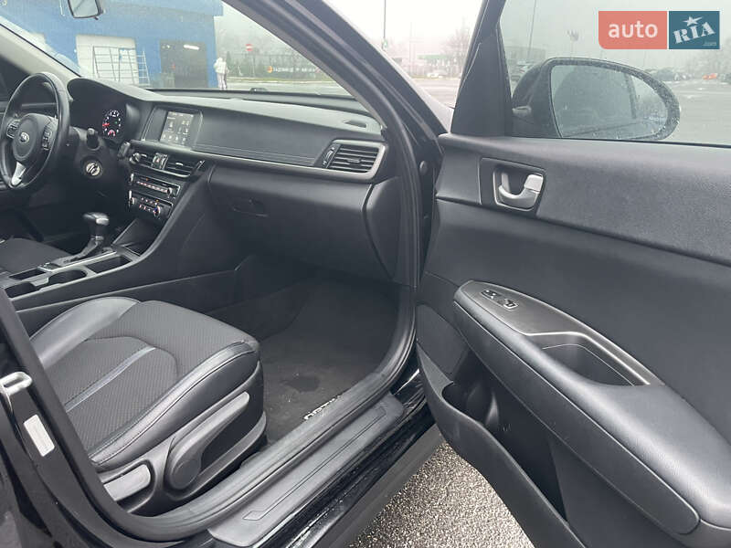 Седан Kia Optima 2017 в Киеве