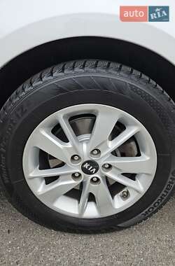 Седан Kia Optima 2017 в Киеве