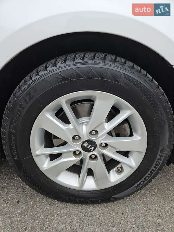 Седан Kia Optima 2017 в Киеве