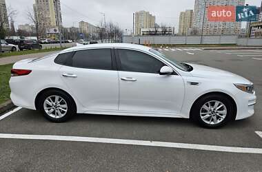Седан Kia Optima 2017 в Киеве
