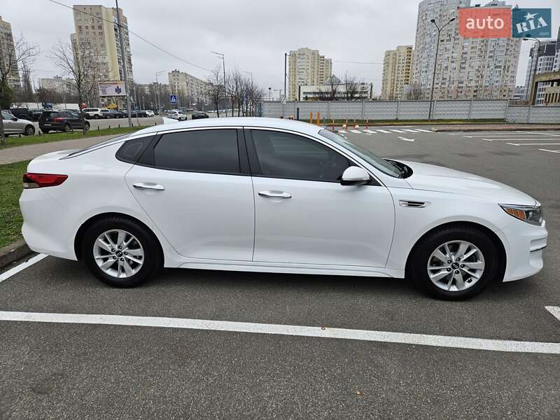 Седан Kia Optima 2017 в Киеве