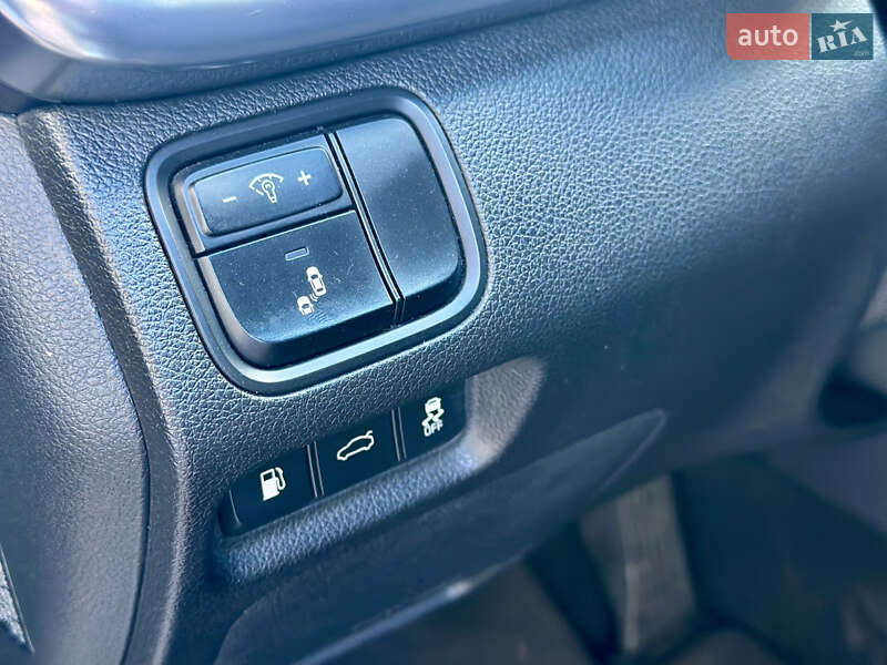 Седан Kia Optima 2016 в Ивано-Франковске