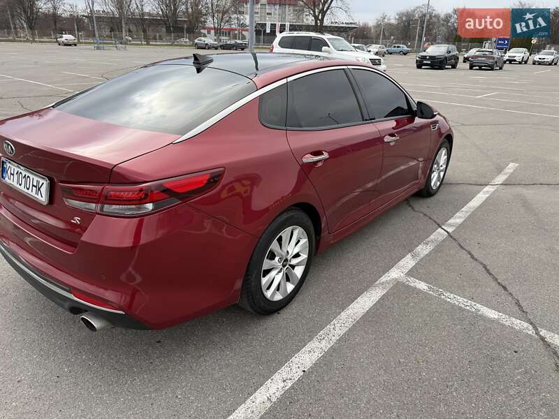 Седан Kia Optima 2017 в Днепре