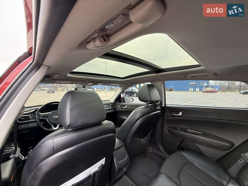 Седан Kia Optima 2017 в Днепре
