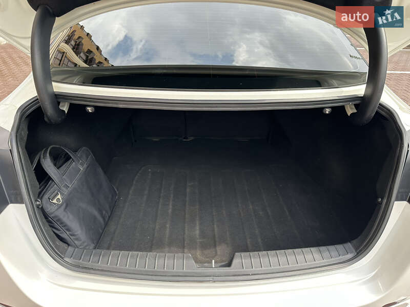 Седан Kia Optima 2013 в Киеве