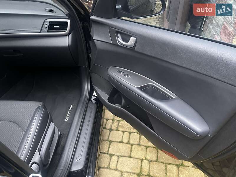 Седан Kia Optima 2018 в Києві
