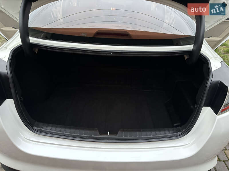 Седан Kia Optima 2014 в Запорожье