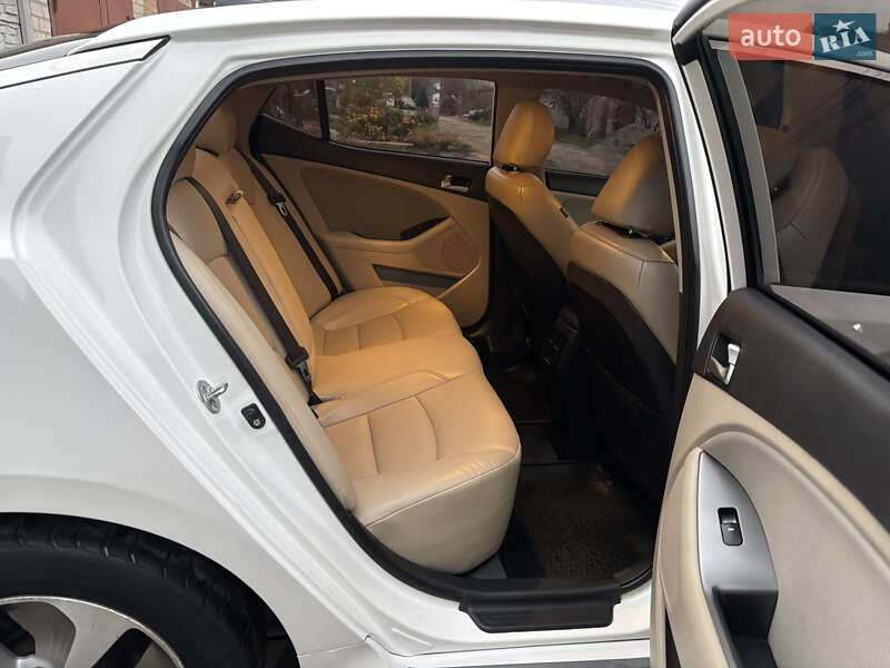 Седан Kia Optima 2014 в Запорожье