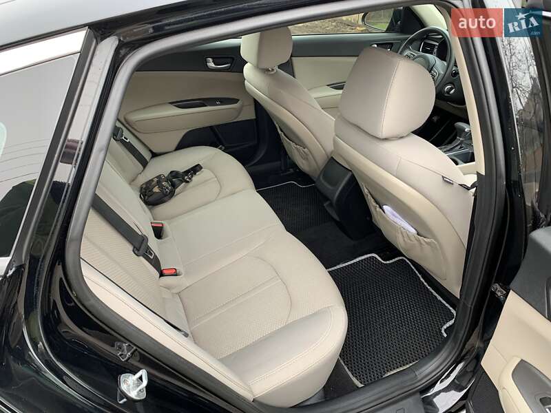 Седан Kia Optima 2017 в Гадяче