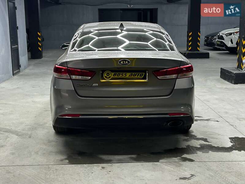 Седан Kia Optima 2016 в Черновцах