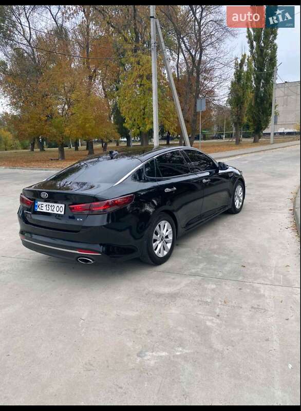 Седан Kia Optima 2016 в Синельниково