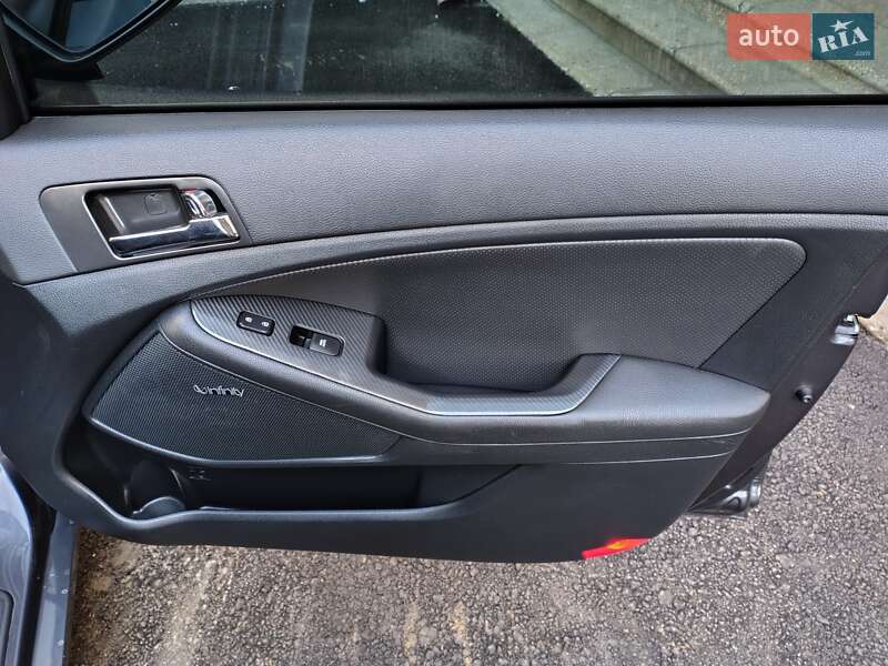 Седан Kia Optima 2012 в Запоріжжі