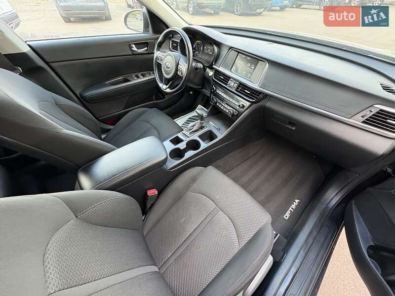 Седан Kia Optima 2017 в Киеве