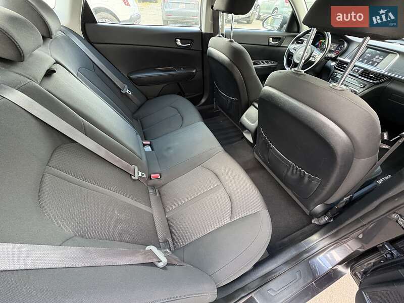 Седан Kia Optima 2017 в Киеве