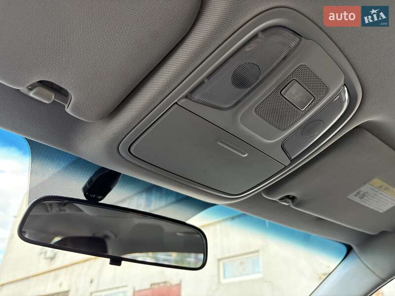 Седан Kia Optima 2017 в Киеве