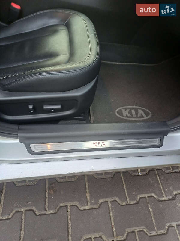 Седан Kia Optima 2012 в Киеве