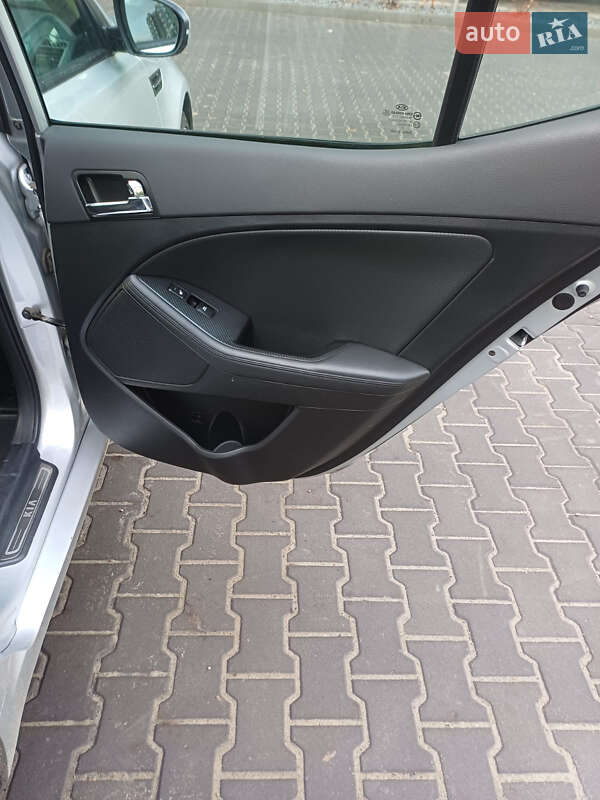 Седан Kia Optima 2012 в Киеве