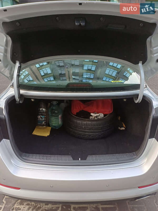 Седан Kia Optima 2012 в Киеве