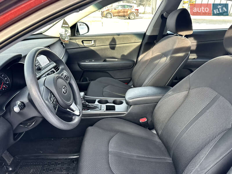 Седан Kia Optima 2016 в Киеве