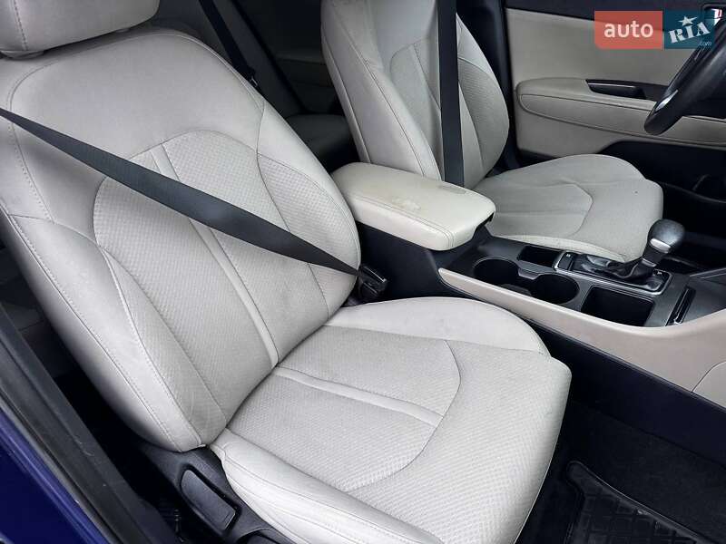 Седан Kia Optima 2016 в Козельщине