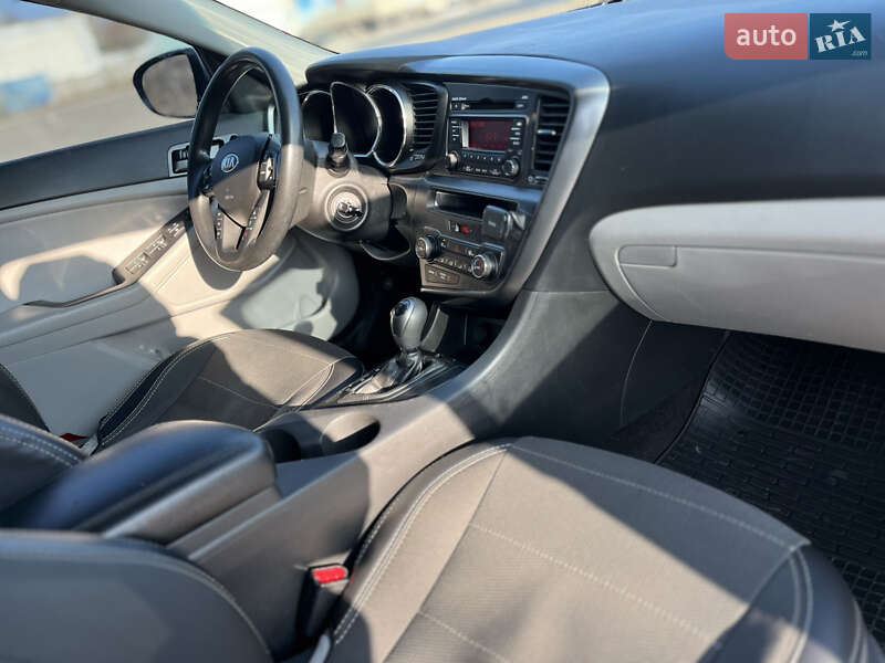 Седан Kia Optima 2012 в Николаеве