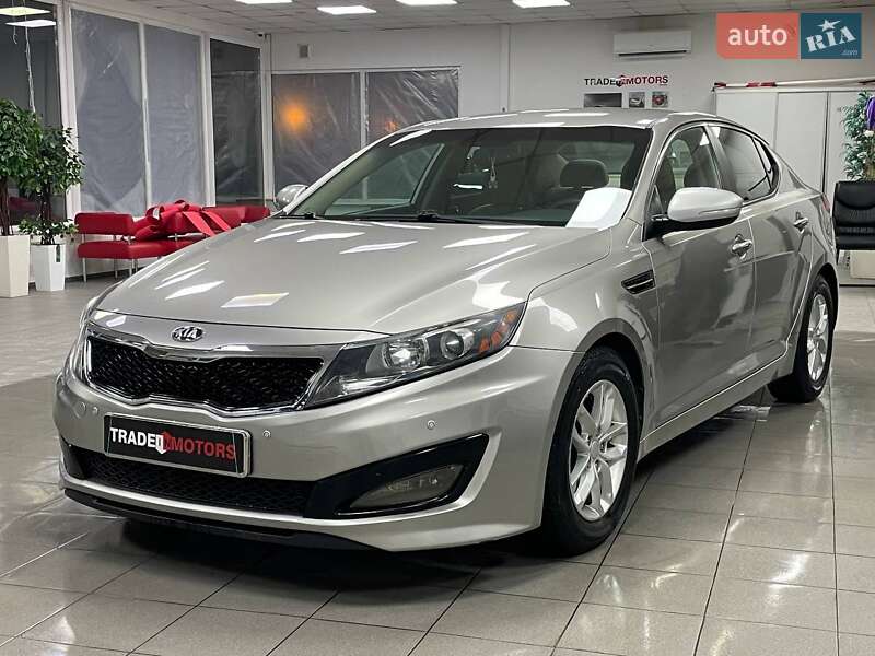 Седан Kia Optima 2013 в Киеве