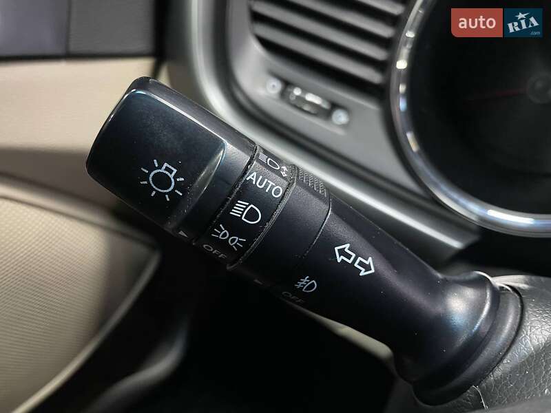 Седан Kia Optima 2013 в Киеве