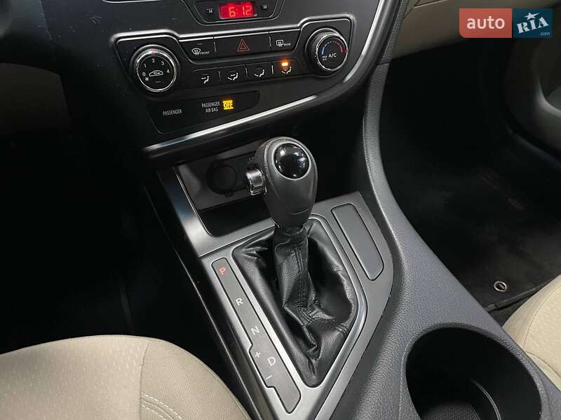 Седан Kia Optima 2013 в Киеве